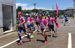 リレーマラソンの最後はみんなでゴール！