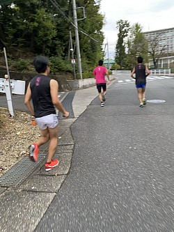 最初の坂は800mくらいの距離です